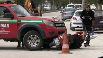 Kütahya’nın Tavşanlı ilçesinde pikap ile motosikletin çarpışması sonucu meydana gelen