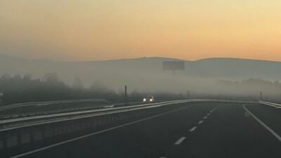 Kütahya’da etkili olan sisli hava sürücülere zor anlar yaşattı Özellikle