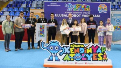 Kütahya’da düzenlenen Ulusal Robot Yarışması’nda dereceye giren öğrenciler, düzenlenen törenle