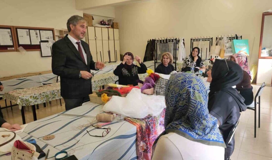 Kütahya İl Milli Eğitim Müdürü Mustafa Yılmaz Halk Eğitimi Merkezinde