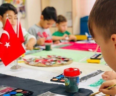 Kütahya’nın Tavşanlı ilçesinde öğrenciler Filistin için boyama yaptı. Hande Gül