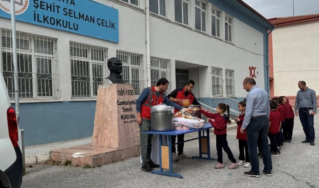 Kütahya Vakıflar Bölge Müdürlüğünün öğrencileri vakıf kültürü ile tanıştırmaya devam