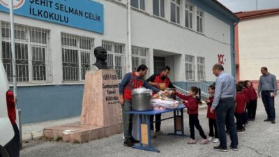Kütahya Vakıflar Bölge Müdürlüğünün öğrencileri vakıf kültürü ile tanıştırmaya devam