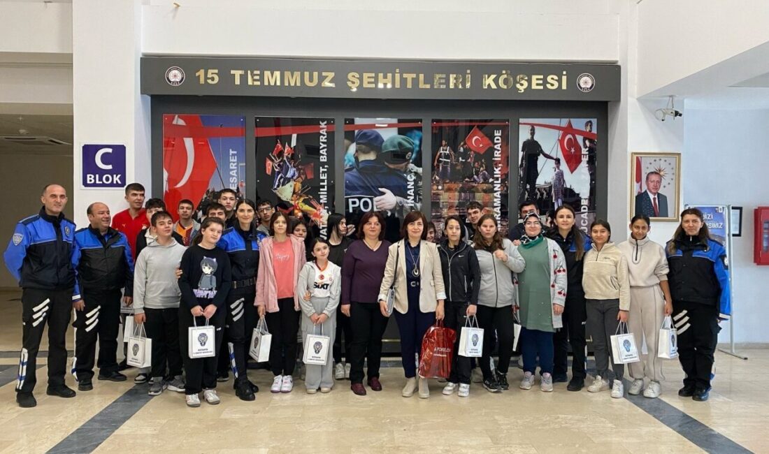 Kütahya İl Emniyet Müdürlüğü, ÇOGEP-2025 “Dumlupınar’da Parlayan Yıldızlar” projesi kapsamında