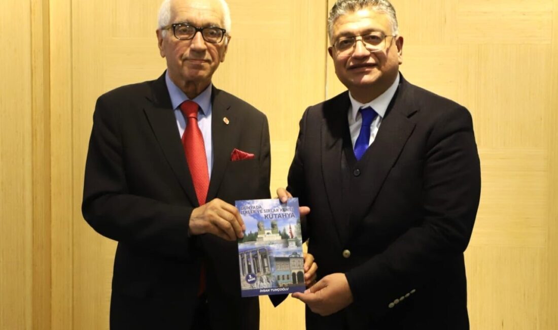 Kütahya Dumlupınar Üniversitesi (DPÜ) Rektörü Prof. Dr. Süleyman Kızıltoprak, basın