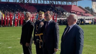 Kütahya’da Tavşanlı İlçesi’nde gerçekleştirilen resmi törenlerde, vatandaşların ve esnafın yoğun