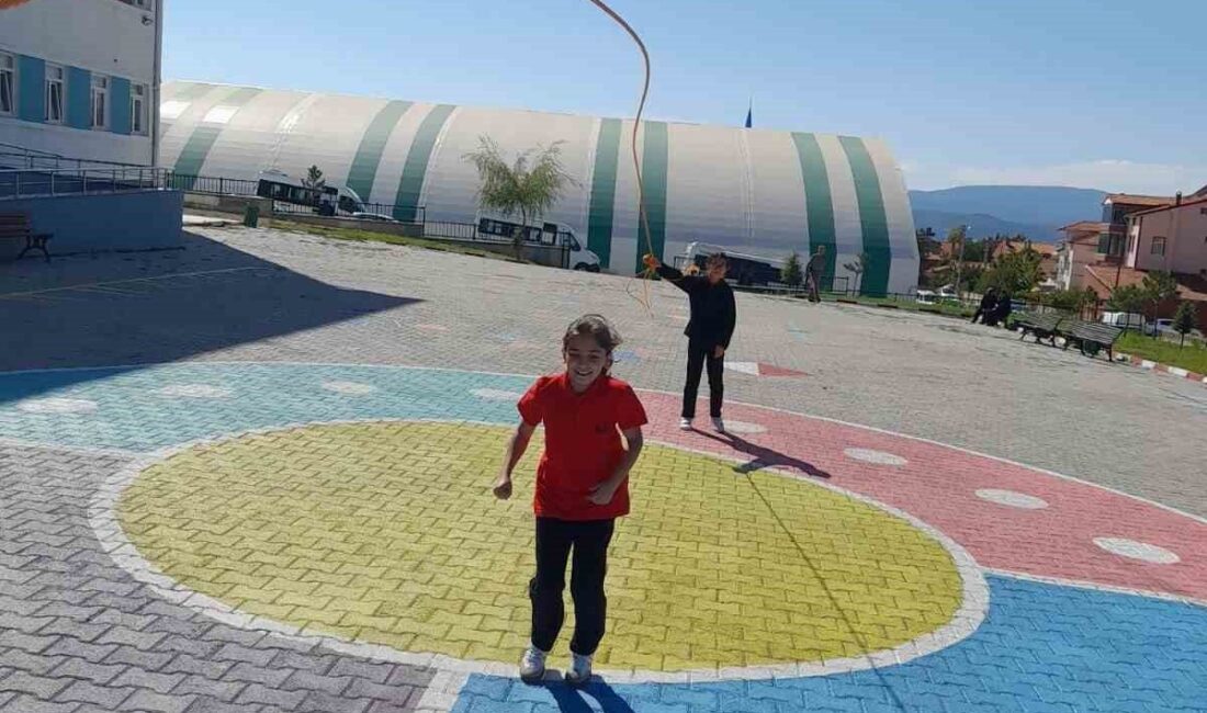 Kütahya’nın Tavşanlı ilçesinde öğrenciler derste öğrendiklerini oyunlarla pekiştiriyor. Tavşanlı Bağlık
