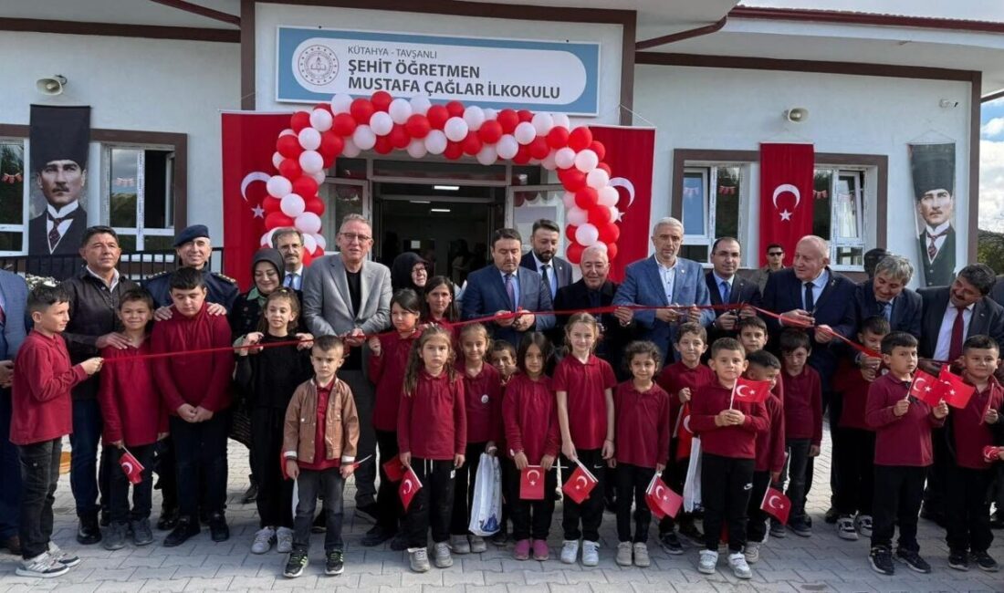 Kütahya’nın Tavşanlı ilçesine bağlı Kayaarası köyünde yapımı tamamlanan Şehit Öğretmen