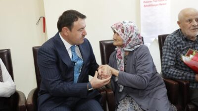 Kütahya Valisi Musa Işın, Dünya Yaşlılar Günü dolayısıyla Huzurevi Yaşlı