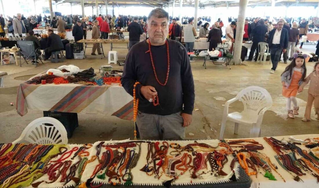 Kütahya’da, yaklaşık 30 yıldır şehir şehir dolaşarak tespih satışı yapan