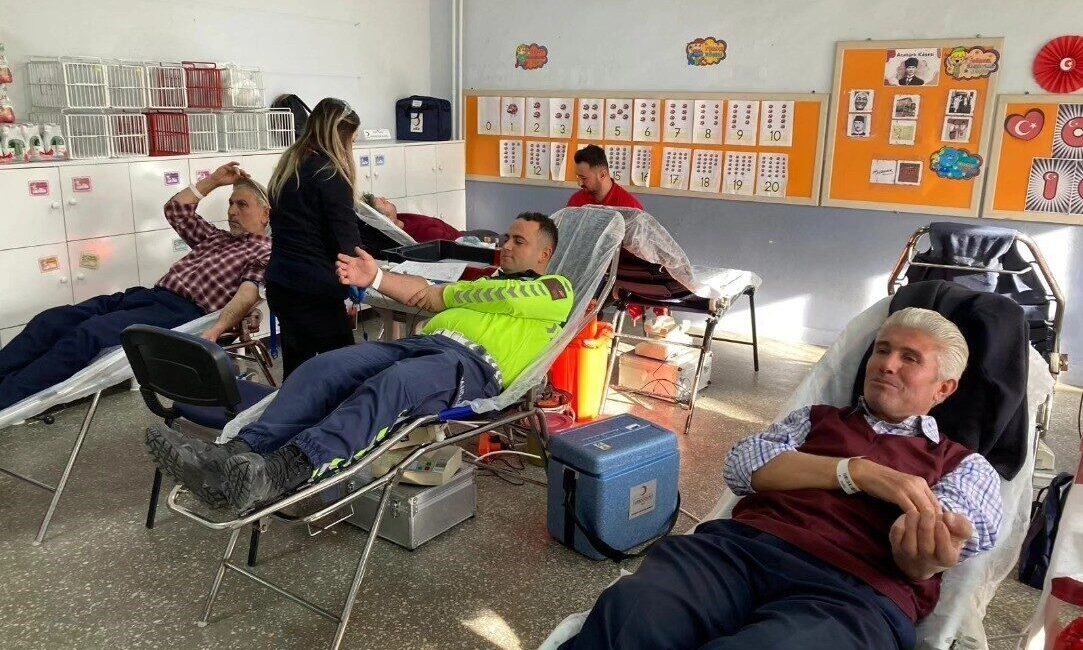 Kütahya’nın Altıntaş ilçesi Zafer İlkokulunda “Anca Beraber, KANca Beraber” temalı