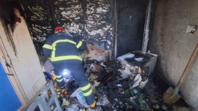 Kütahya’nın Altıntaş ilçesinde bir evin teras katında çıkan yangın söndürüldü.