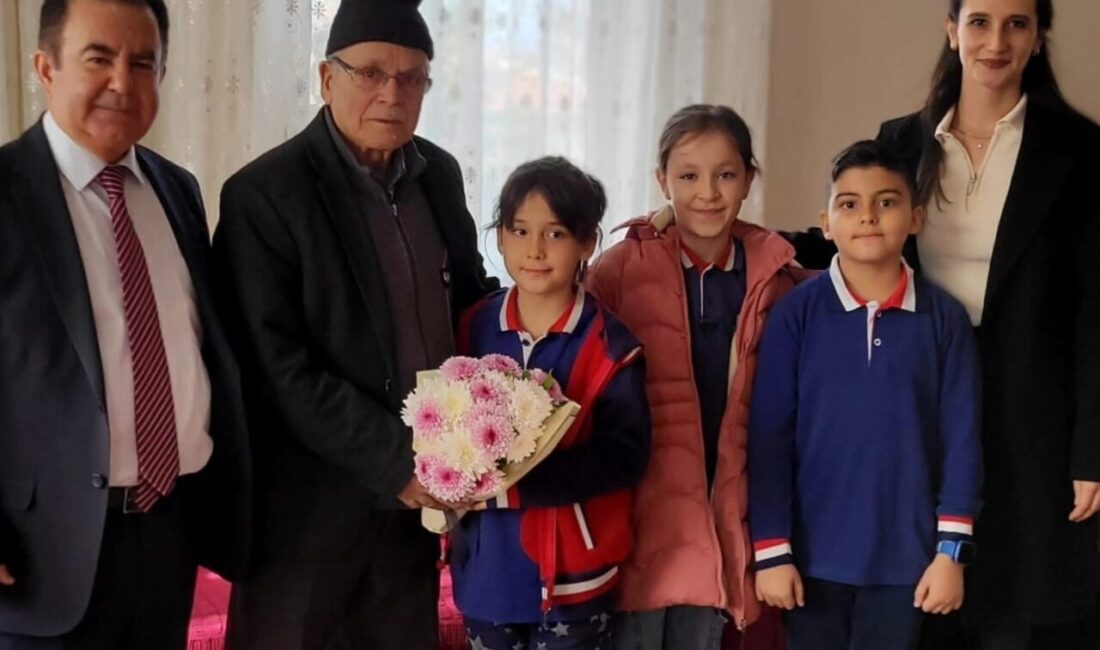 Altıntaş Zafer İlkokulu öğrencileri, 24 Kasım Öğretmenler Günü etkinlikleri çerçevesinde