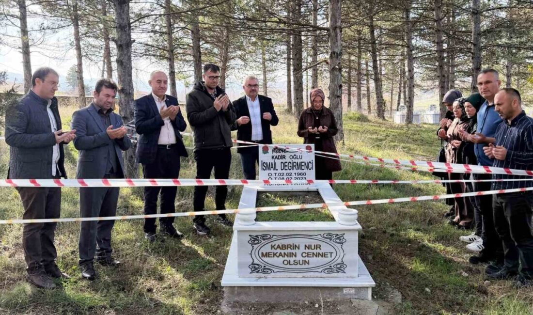 Kütahya’nın Hisarcık ilçesi Atatürk İlkokulunda görev yapan öğretmenler, vefat eden