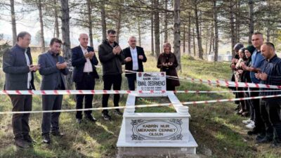 Kütahya’nın Hisarcık ilçesi Atatürk İlkokulunda görev yapan öğretmenler, vefat eden