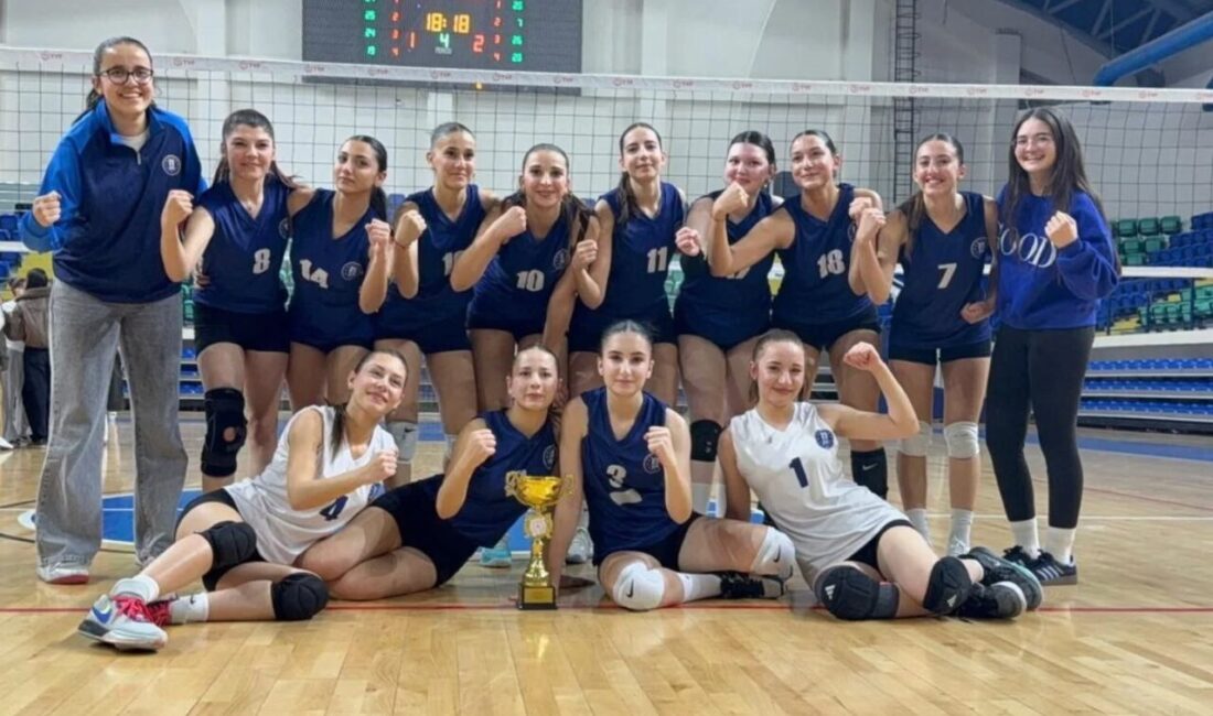 Kütahya Belediyespor’un genç kız voleybol takımı, 2025-2026 sezonu müsabakalarında gösterdiği