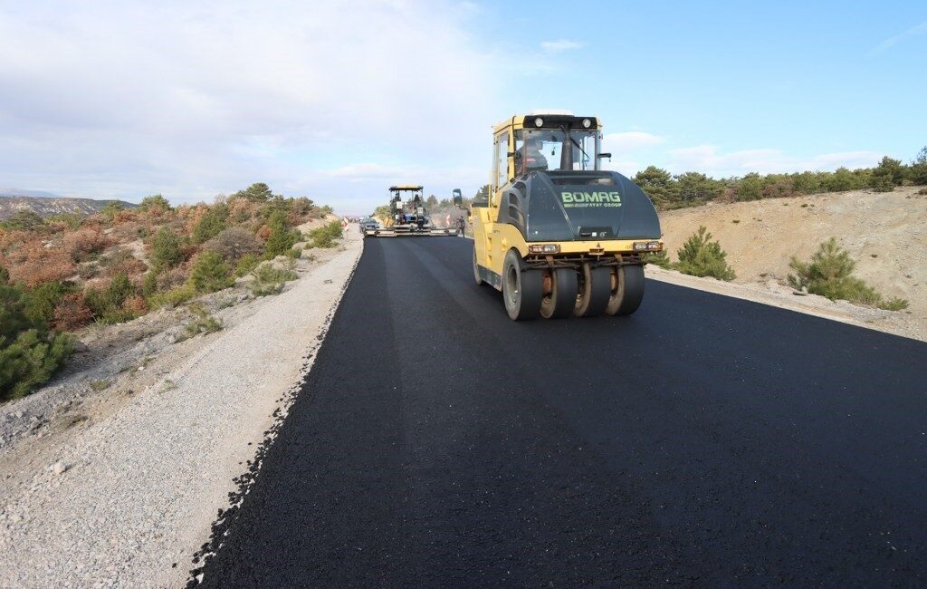 Kütahya İl Özel İdaresi Yol ve Ulaşım Hizmetleri Müdürlüğü ekiplerince,