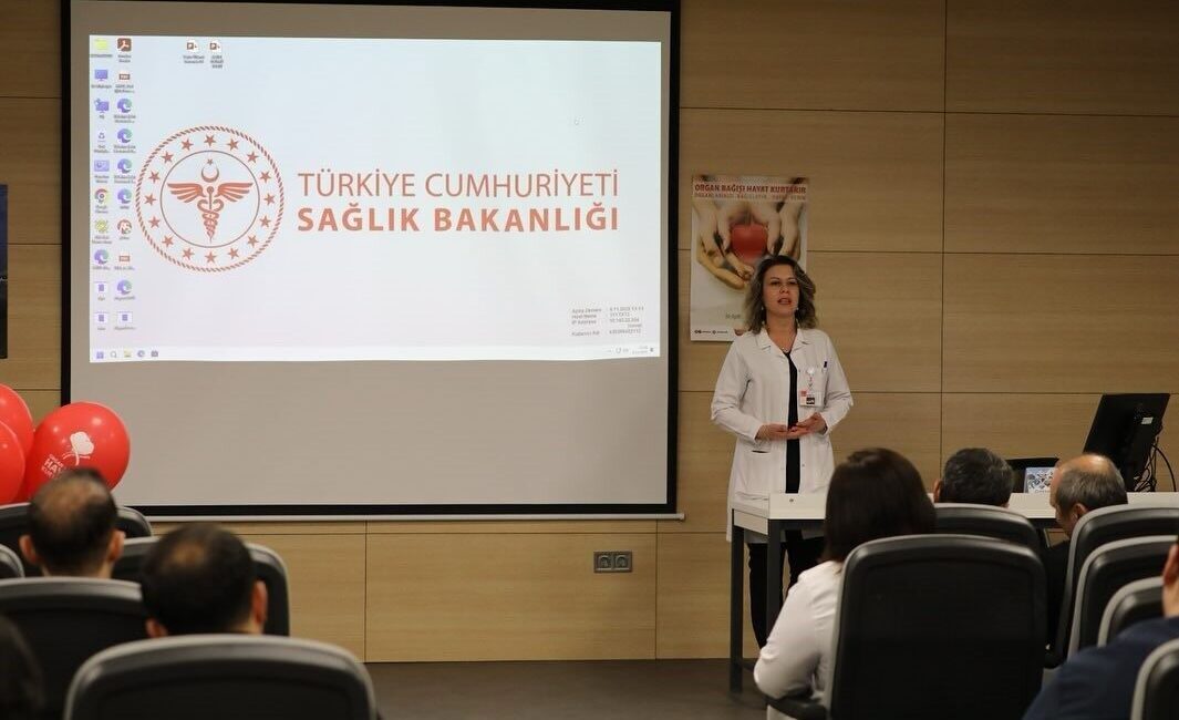 Organ Bağışı Haftası kapsamında farkındalık oluşturmak amacıyla Kütahya Şehir Hastanesinde
