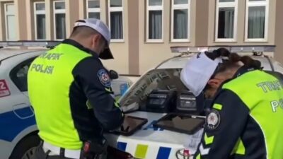 Kütahya İl Emniyet Müdürlüğü’ne bağlı trafik ekipleri, öğrencilerin güvenli taşınmasını