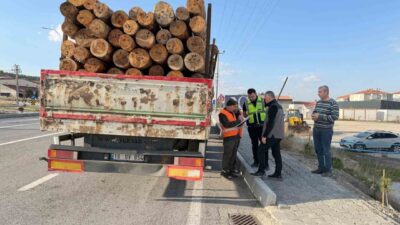 Kütahya’da ormanların korunması ve kaçakçılığının önlenmesi amacıyla orman emvali yüklü