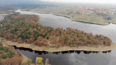 Kütahya’da Enne Barajı ve Tabiat Parkı, sonbaharın son günlerinde ziyaretçilerine