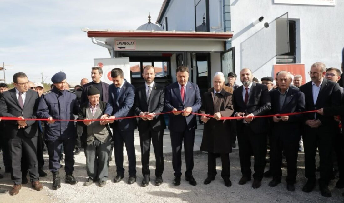Kütahya’da yapımı hayırseverlerin katkılarıyla tamamlanan Sefa Merve Camii, düzenlenen törenle