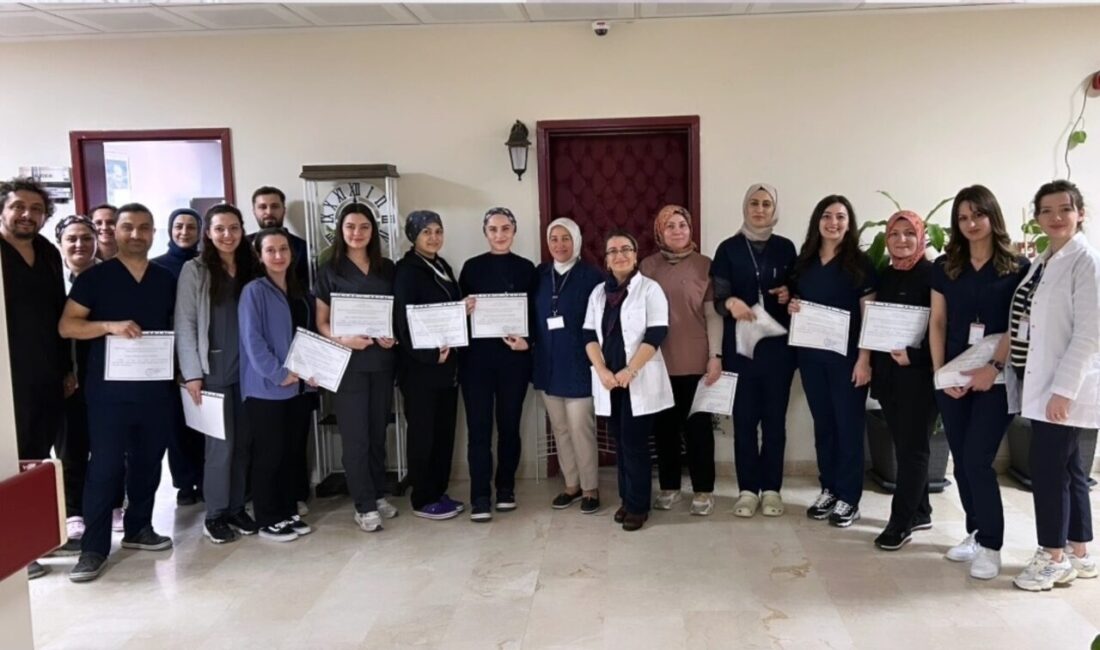 Kütahya Evliya Çelebi Eğitim ve Araştırma Hastanesi’nde ’Yoğun Bakım Hemşireliği