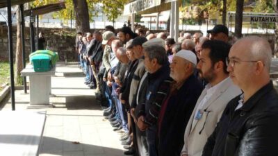 Dün tedavi gördüğü hastanede hayatını kaybeden, Kütahya’nın dünyaca tanınan çini