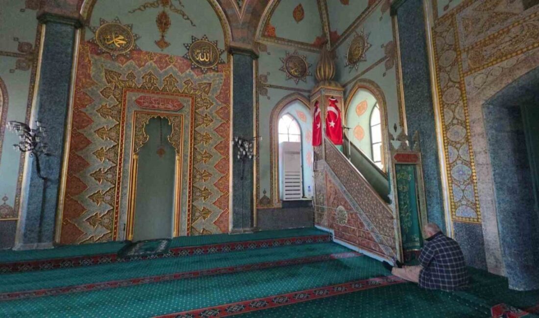 Kütahya’da Osmanlı’nın son döneminde inşa edilen tarihi Yeşil Camii, adını