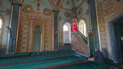Kütahya’da Osmanlı’nın son döneminde inşa edilen tarihi Yeşil Camii, adını