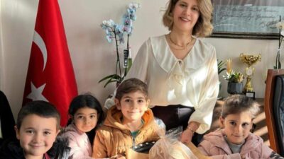 Kütahya’da bulunan Altıntaş Anaokulu’nun öğrencileri, velileriyle birlikte hazırladıkları ev ekmeklerini