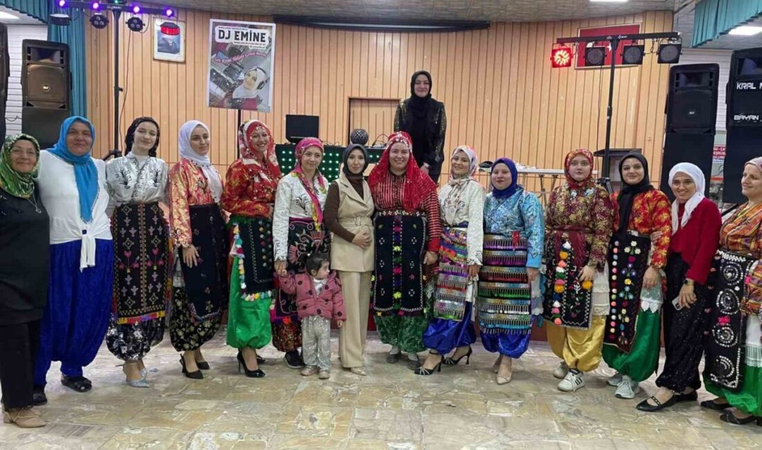 Kütahya’nın Simav ilçesinde düzenlenen “Üç Etek Gecesi”, yoğun katılım ve