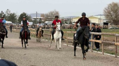 Kütahya’nın Tavşanlı ilçesinde bu yıl ilk kez düzenlenen Rahvan At
