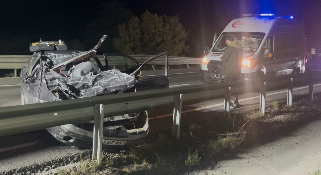 Kütahya’nın Tavşanlı ilçesinde otomobil ile tırın çarpması sonucu meydana gelen