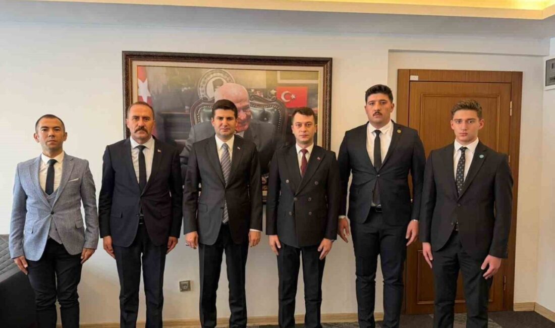 Ülkü Ocakları Kütahya İl Başkanı İlker Bükni ve yönetim kurulu