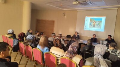 Kütahya’nın Altıntaş ilçesinde, “Yetim Kardeş” projesi kapsamında bilgilendirme toplantısı düzenlendi.