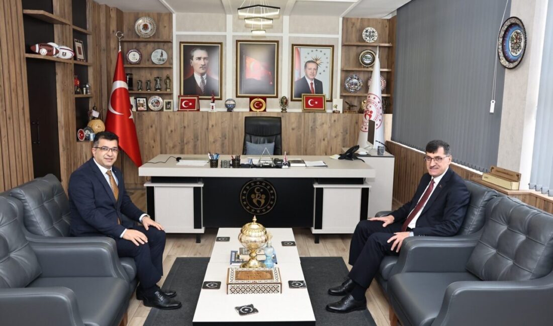 Kütahya Belediye Başkanı Eyüp Kahveci, şehrin gençlerine yönelik hizmetlerin geliştirilmesi