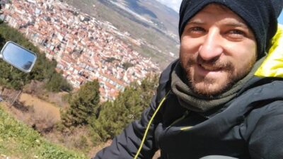 Simav-Gediz karayolu’nda geçirdiği trafik kazası sonrası hastanede yoğun bakımda tedavi