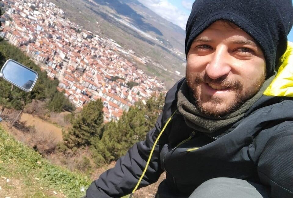 Simav-Gediz karayolu’nda geçirdiği trafik kazası sonrası hastanede yoğun bakımda tedavi