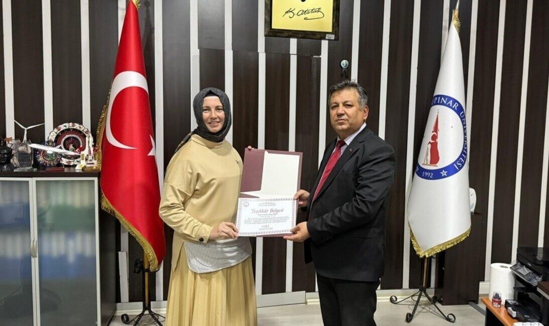 Kütahya Dumlupınar Üniversitesi Tavşanlı Meslek Yüksekokulu (TMYO), ilçenin yetiştirdiği önemli