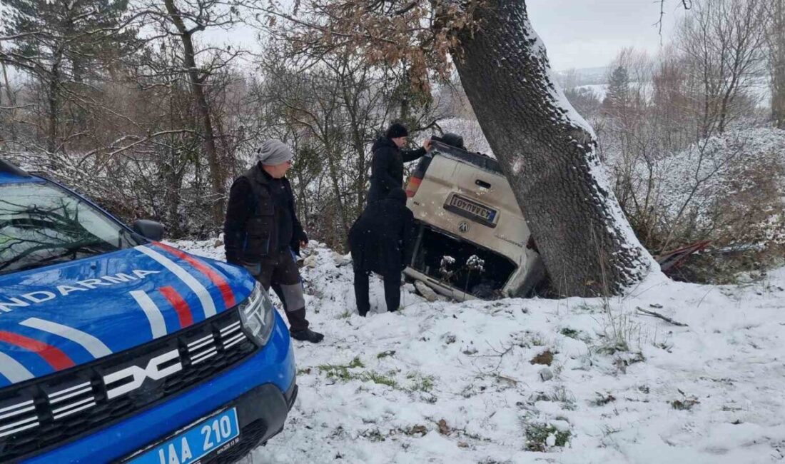 Kütahya’nın Domaniç ilçesinde gizli buzlanma sebebi ile kontrolden çıkan minibüs,