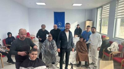 Kütahya’nın Tavşanlı ilçesinde engelli çocukların yüzlerini güldürmek ve yanlarında olduklarını