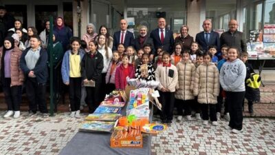 Kütahya’nın Hisarcık ilçesinde bu yıl birincisi düzenlenen kitap fuarında öğrenci-yazar
