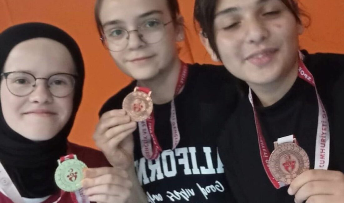 Kütahya’da düzenlenen Kadına Karşı Şiddeti Önleme Masa Tenisi Turnuvası’nda Akşemsettin