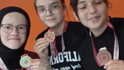 Kütahya’da düzenlenen Kadına Karşı Şiddeti Önleme Masa Tenisi Turnuvası’nda Akşemsettin