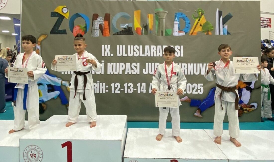 Kütahya Belediyespor Judo Takımı sporcusu Ahmet Burak Maran, Zonguldak’ta düzenlenen