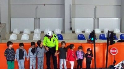 Kütahya İl Emniyet Müdürlüğü trafik birimleri tarafından Simav ilçesinde öğrenci