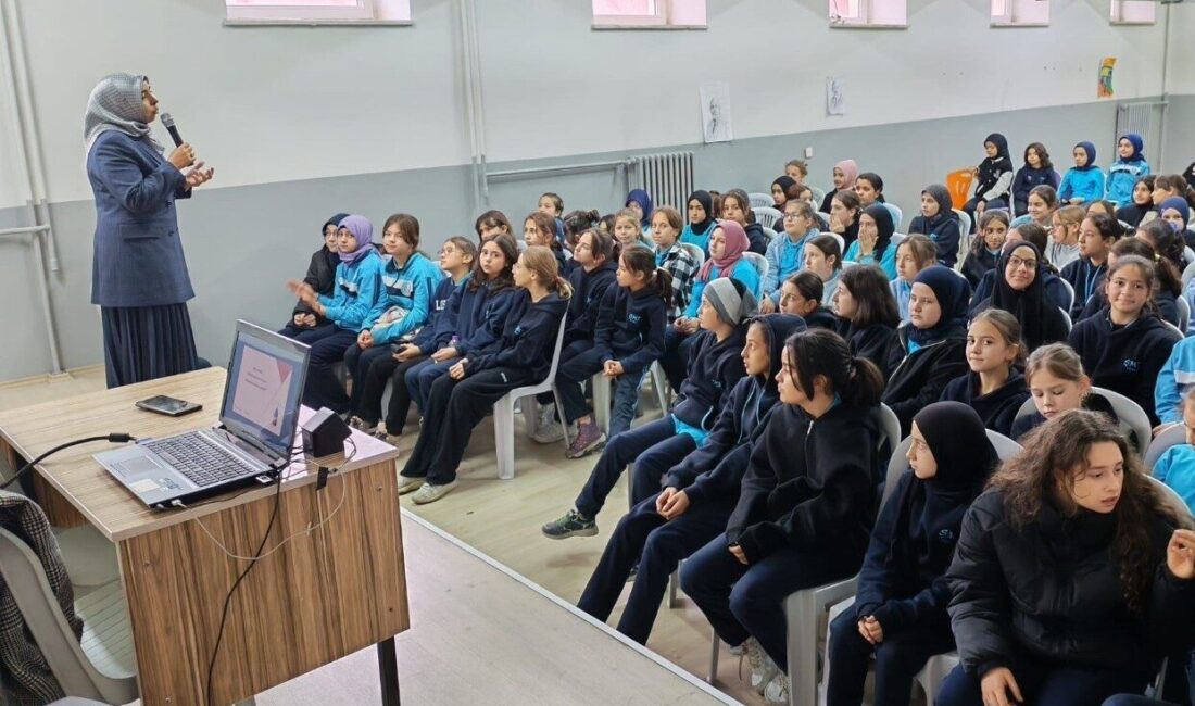 Kütahya İl Müftü Yardımcısı Gülay Demirci, yürütülen değerler eğitimi kapsamında