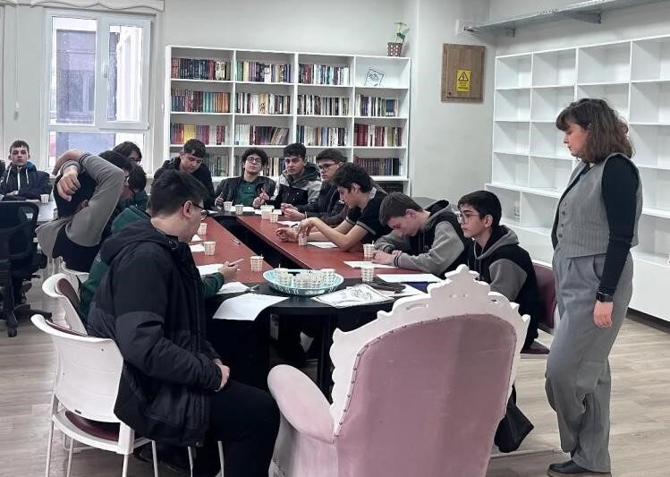 Kütahya Şehit Selim Cansız Anadolu İmam Hatip Lisesinde düzenlenen söyleşide