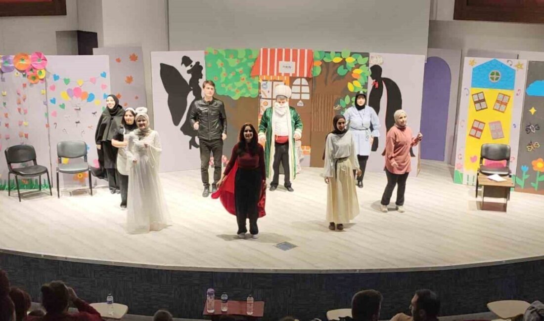 Kütahya’da “Bir Dürüstlük Hikâyesi” adlı çocuk tiyatrosu üçüncü oyunla öğrencilerle